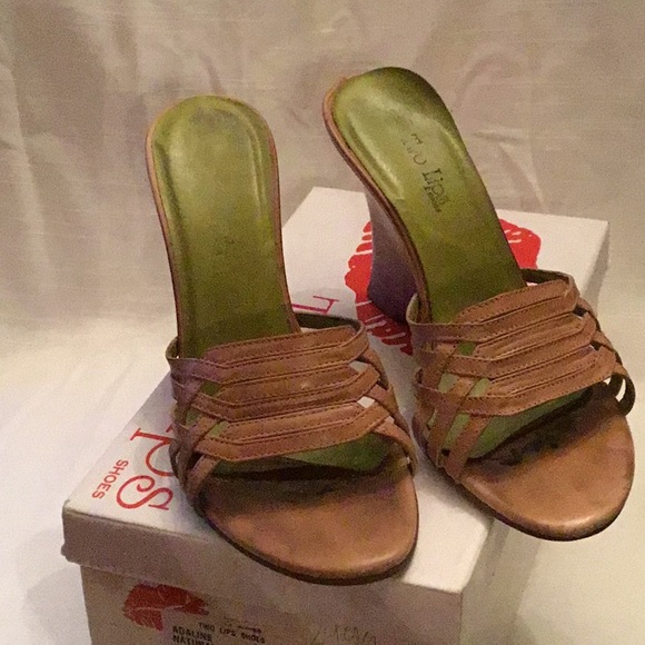 Two Lips Shoes - Picture 2 of 3